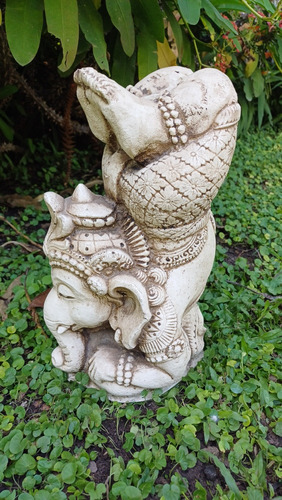 Ganesha De 32 Cm De Alto De Resina Cabeza Abajo Crema
