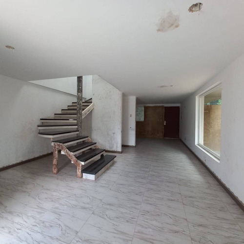 En Venta De Townhouse En Conj. Resd. Casa Verde San Diego Planta 100%