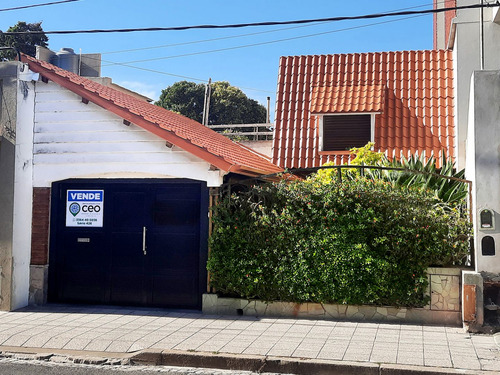 Casa Con Cochera A Metros De Plaza Sarmiento