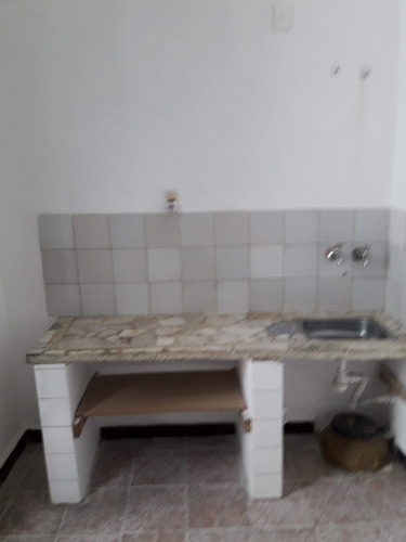 Antiguo, Amplio 1 Dorm. Living Comedor, Cocina, Baño, Patio