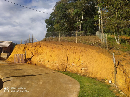 Bela Chácara Em Bom Jardim - Rj.