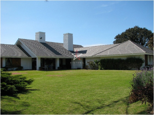 Casa En Venta Y Alquiler Punta Del Este , Zona De Playa Brava, Hermosa Vista Al Mar. U$s 1.500.000- Ref: 687