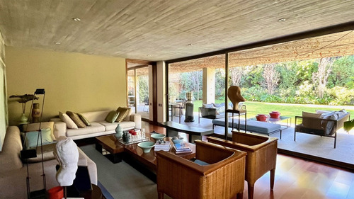 Casa En Venta De 4 Dorm. En La Dehesa