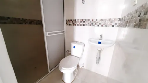 En Nueva Floresta Se Alquila Apartamento