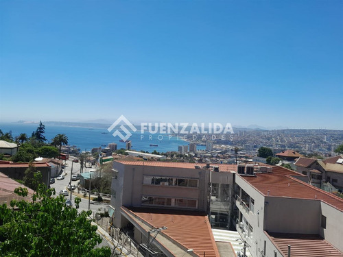 Casa En Venta Con 3 Departamentos Y Un Loft En Valparaíso