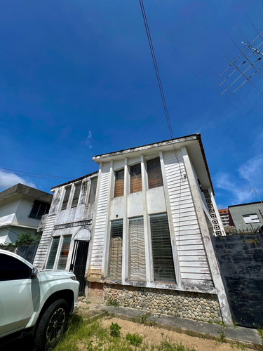 Casa Comercial En Alquiler En Urb. El Viñedo, Valencia