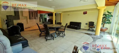 Venta De Casa Con 3 Departamentos En Cuernavaca, Morclave 3934