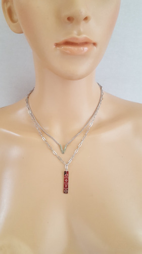 Collar Acero Inoxidable Plateado Multicapa Placa V