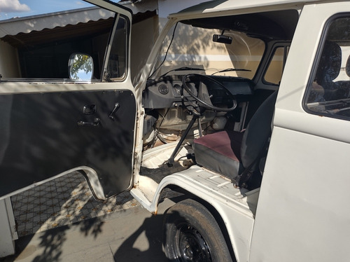 Volkswagen Kombi Versão 9 Lugares 1.6