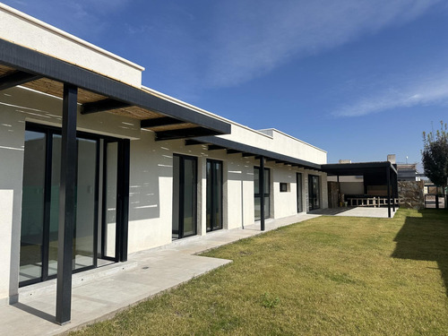 Casa En Venta En El Barrio Lar De Vieytes Iii
