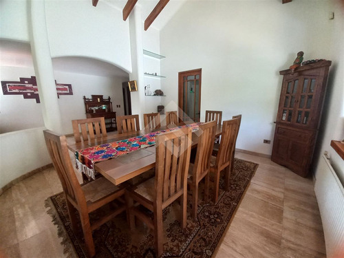 Casa En Venta De 6 Dorm. En Lo Barnechea Los Trapeneses