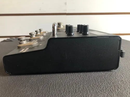 Pedaleira Line 6 M9 Stompbox Modeler P/ Guitarra - Usado