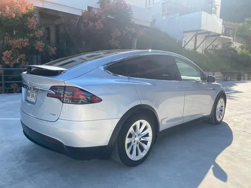 Tesla X 75 D 2017