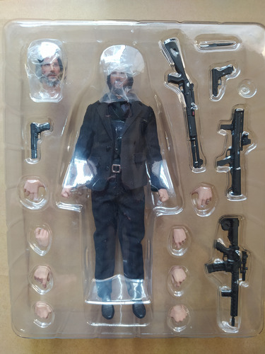 John Wick Figura Tipo Mezco One:12 De 16 Cm (Usado)