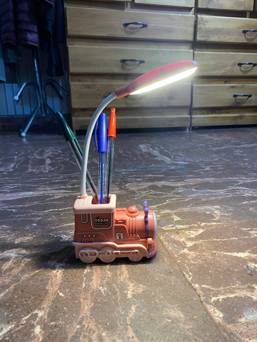 Velador Tren Led Apoya Lapices Y Celular 2 Frecuencias Usb Blanco