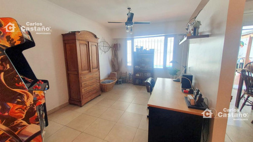 Cerca De Estación Juan. B. Justo, Solido Chalet 8 Amb. Con Piscina, Suite, Cochera Y Fondo