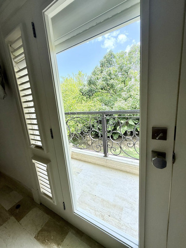 Alquiler O Venta ! Preciosa Casa En Cacicazgos ! Moderna, Fresca Y Clara !