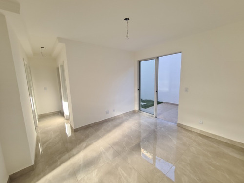 Imagem 2 de 20 de Lindo Apto Com Excelente Área Privativa De 3 Quartos Em Ótima Localização No B. Itapoã. - Ap01005 - 71131919