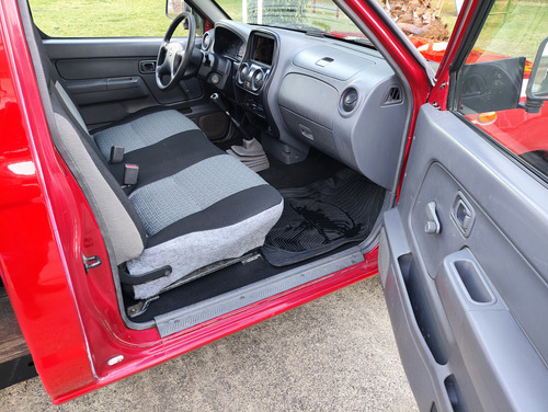 Nissan NP300 2.4 Pick-up Dh Mt