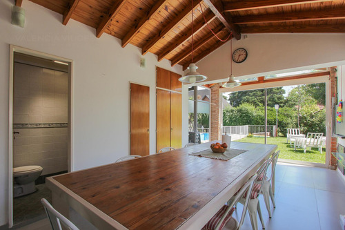 Venta De Casa 5 Ambientes En Banco Provincia - Zona Golf, Moreno