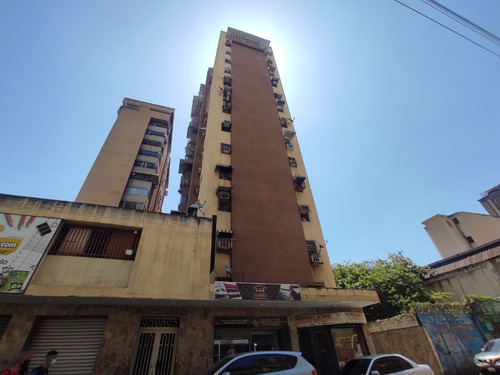 Imagen 1 de 15 de Apartamento En Venta En El Centro De Maracay // 04243385555