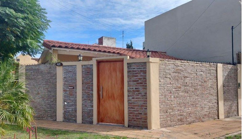 Castelar Norte Chalet A La Venta 3 Ambientes Con Patio