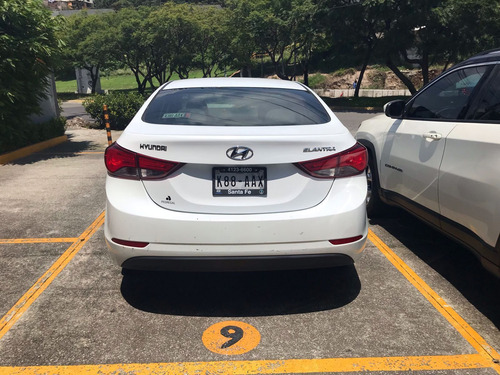 Imagen 4 de 12 de Hyundai Elantra 2015 1.8 Gls Premium At