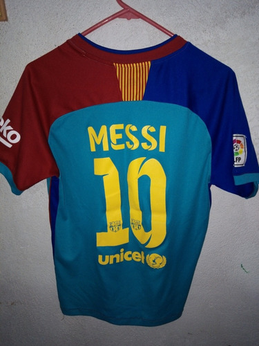 Camisola Del Barcelona Color Turquesa Con El Número 10 Atrás