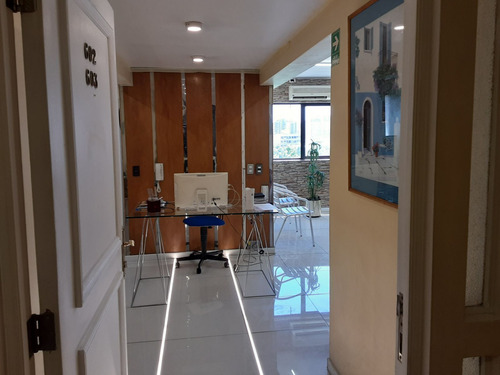 Se Vende 2 Oficinas/consulta Medica, Cdte Whiteside Con La M