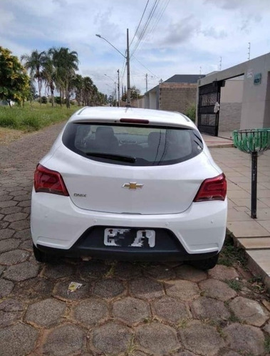 Imagem 3 de 4 de Chevrolet Onix 2019 1.4 Advantage Aut. 5p