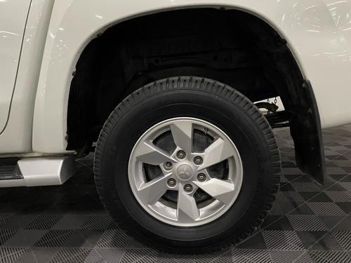 Mitsubishi L200 2.4 GLX 4x2 Mt