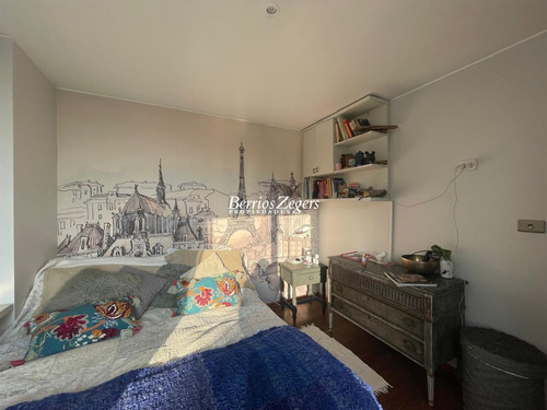 Casa En Venta De 4 Dorm. 4 Baños En Condominio En Las Condes