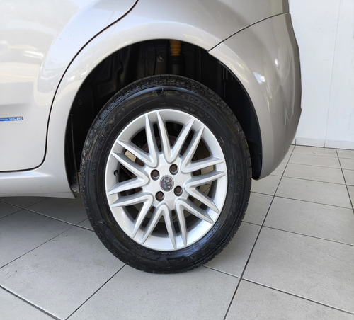Fiat Punto 1.8 ESSENCE 16V FLEX 4P AUTOMATIZADO