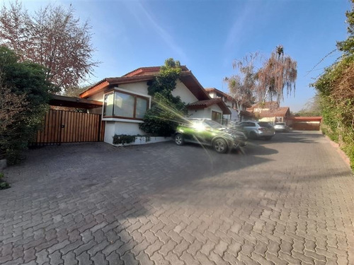 Imagen 2 de 27 de Casa En Venta De 4 Dorm. En Las Condes