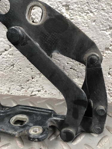 Bisagra Cofre Izq Bmw 320 I Aut V6 2.2 98/2007 (Usado)