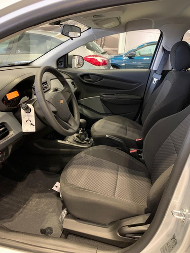 Imagen 6 de 25 de Chevrolet Onix Joy Black 1.4nafta Manual 5 Puertas 2023 Br*