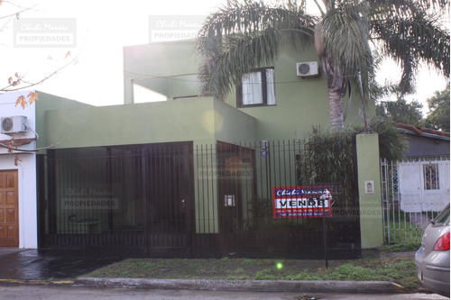 Casa De 2 Dormitorios, 3 Baños, Con Garage, Quincho Y Parrilla