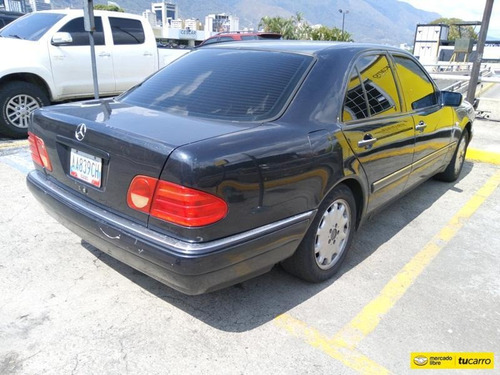 Mercedes Benz E-310 Automático