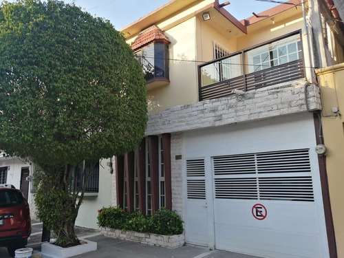 Imagen 1 de 12 de Casa De Dos Niveles En Venta En Fracc. Reforma, Veracruz, Ve