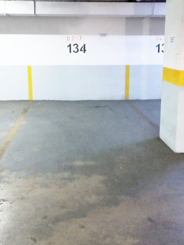 Estacionamiento Calle El Dante. Américo Vespucio Norte.