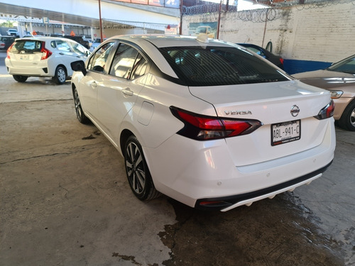 Imagen 7 de 15 de Nissan Versa Platinun