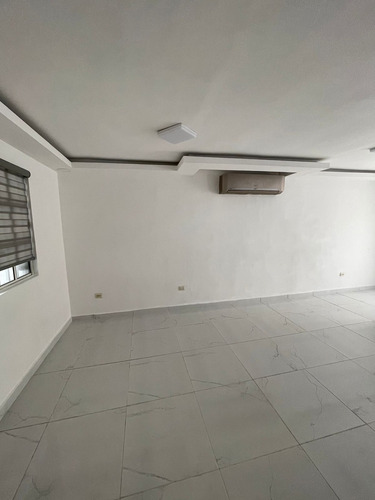 Casa En Fraccionamiento Privado, 3 Recámaras, 2.5 Baños, Doble Cochera, Vigilancia 24/7, Cocina De Cuarzo