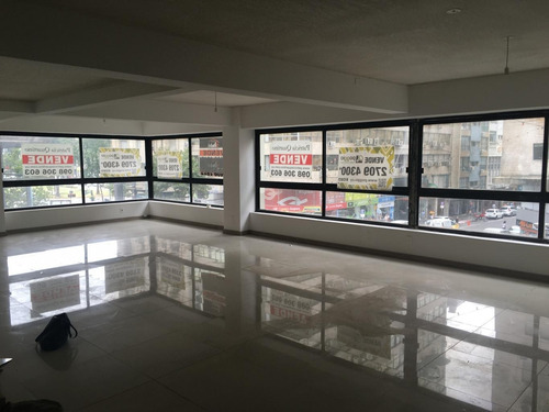 Amplia Oficina O Local Comercial.