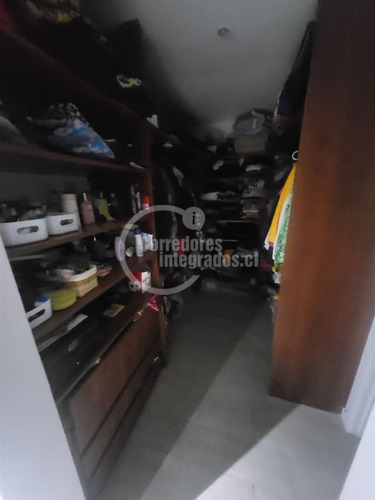 Casa En Venta De 5 Dorm. En Colina