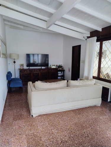Alquiler, Bella Vista, 2 Dorm+ 3 Baños+ Pileta+ Quincho Parr