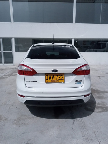 Imagen 8 de 21 de Ford Fiesta 1.6 Titanium