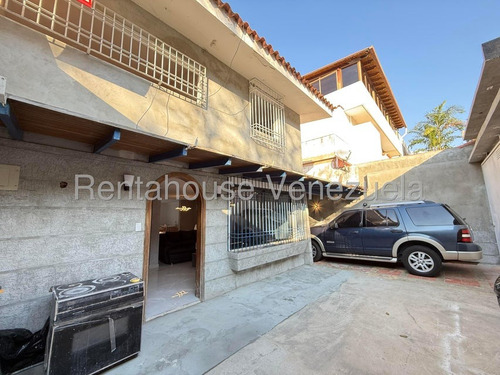 Hermosa Casa Quinta De 2 Niveles En Venta Ubicada En Alto Prados Del Este 25-17674