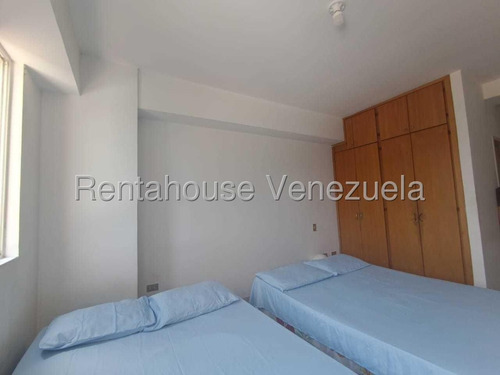 Apartamento En Venta Urb Andres Bello, Las Delicias, Maracay 25-16098 Jecg