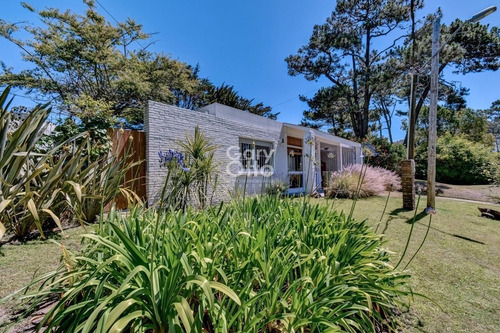 Alquiler Temporario De Casa 3 Dormitorios En San Rafael, Punta Del Este.- Ref: 23876