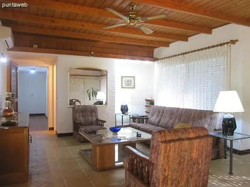 Alquiler Temporada 2022/23! Casa En La Mansa Con Piscina Climatizada Y Cancha De Tenis A Pasos De La Playa!!